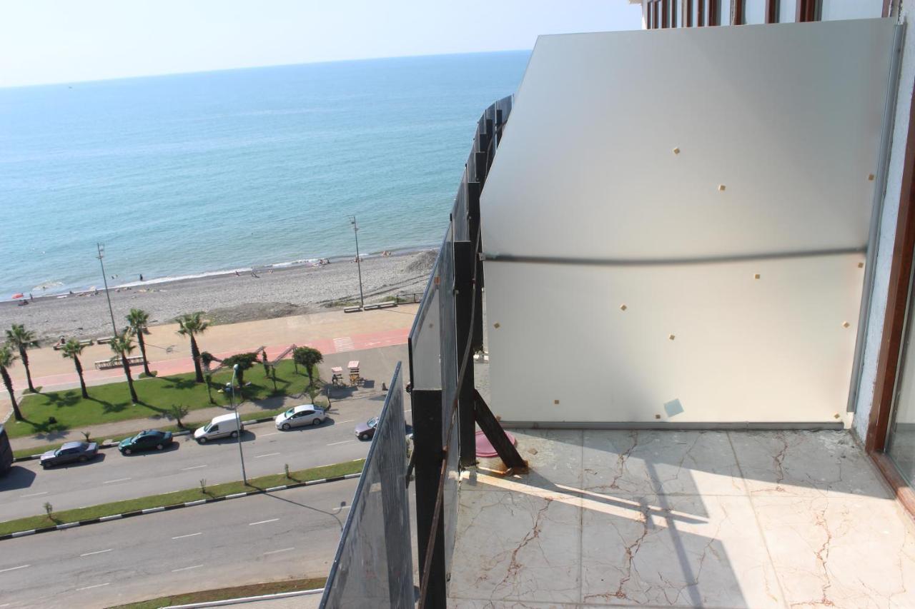 Apartment On The Back Sea バトゥーミ エクステリア 写真