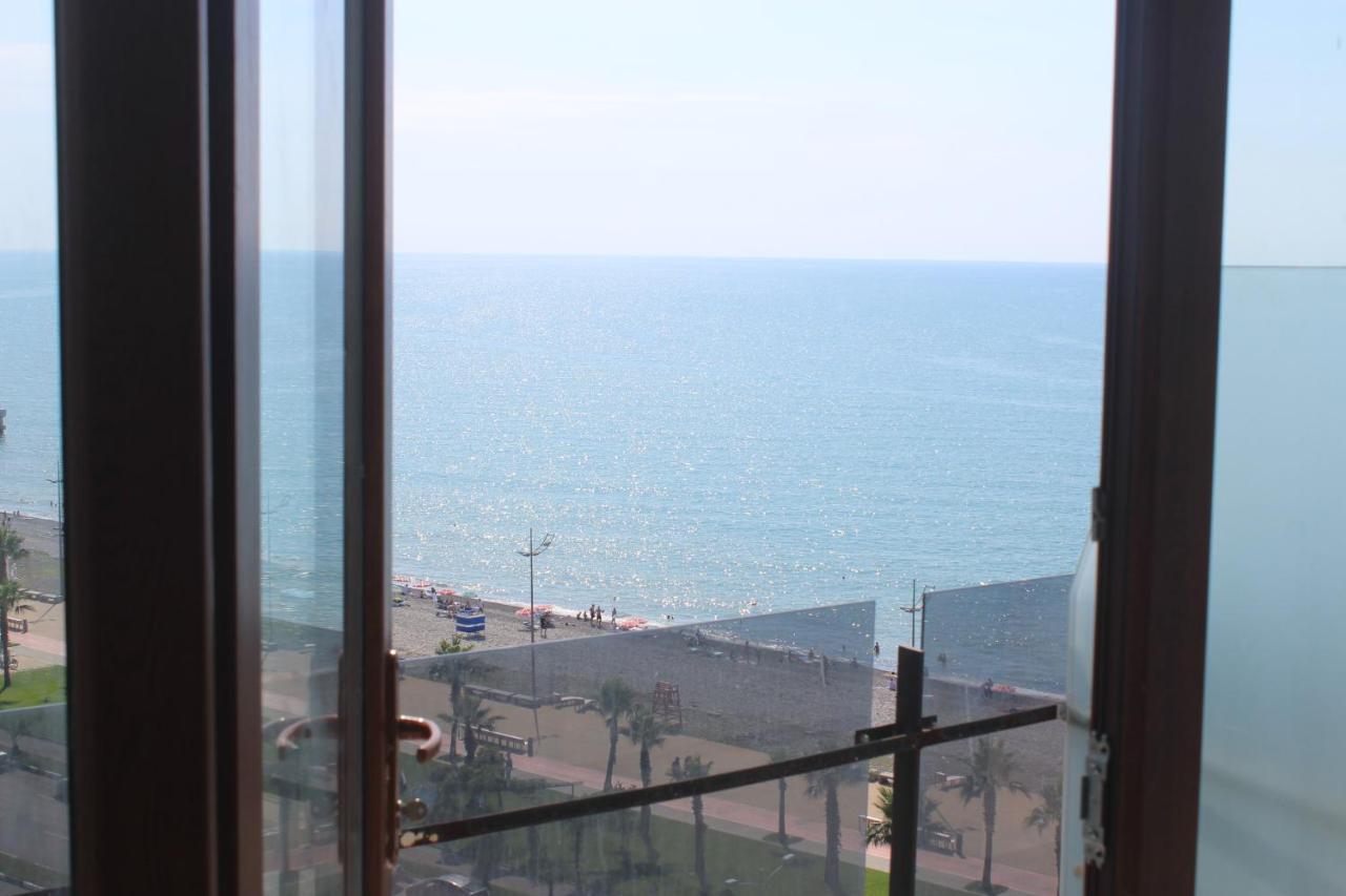 Apartment On The Back Sea バトゥーミ エクステリア 写真